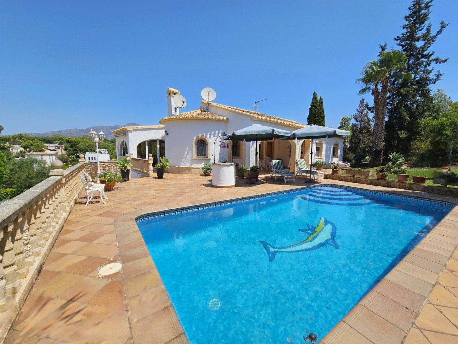 32-1104378-3581, Villa Tradicional en Jávea con Jardín Privado, Piscina y Apartamento para Invitados
