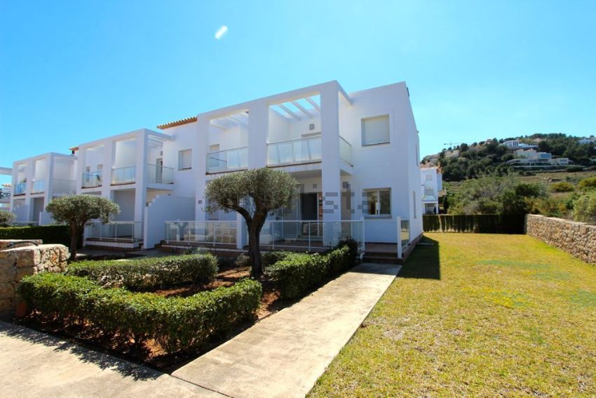 30-1109739, Charming 3-Bedroom End-Terrace Townhouse with a Sea View, Golf Course Views and large Private Garden